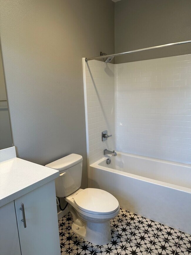 Building Photo - 2 Bed/2.5 Bath, South Temecula Townhome