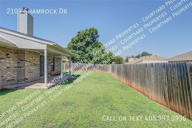 Building Photo - 2109 Shamrock Dr