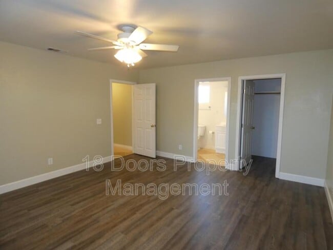 Building Photo - 5155 Tipton St