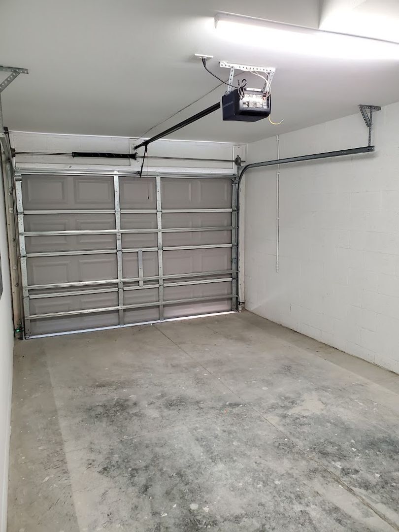 Building Photo - 3x2 Duplex Unit
