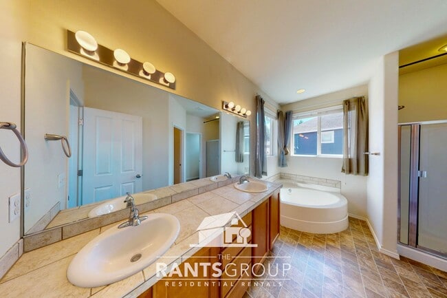 Building Photo - Spacious Summerwalk Home: 4 Bed + Den, Pri...