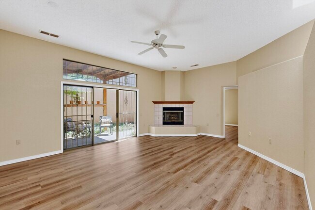 Building Photo - 9824 Lagrima De Oro Rd NE