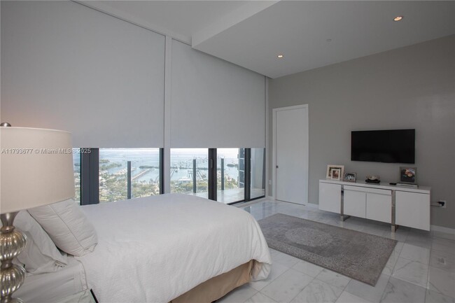 Building Photo - 2821 S Bayshore Dr