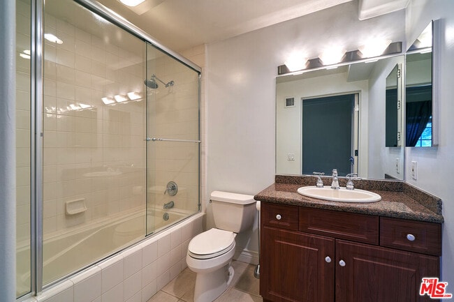 Building Photo - 851 N San Vicente Blvd