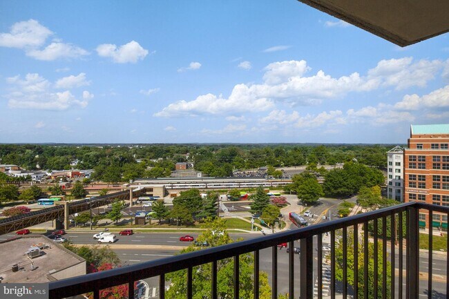 Building Photo - 4 Monroe St