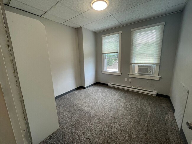 Building Photo - 130 S Bryant Ave
