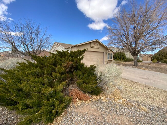 Building Photo - 3 Bedroom Single Story Home Available HWY ...