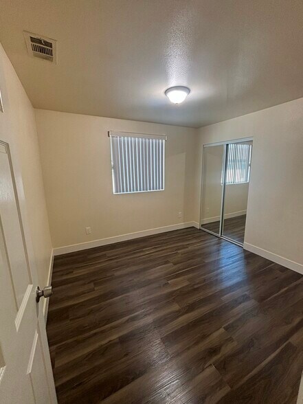 Building Photo - 133 W 74th St