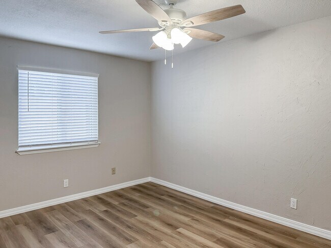 Building Photo - 1106 Arias Ave NW