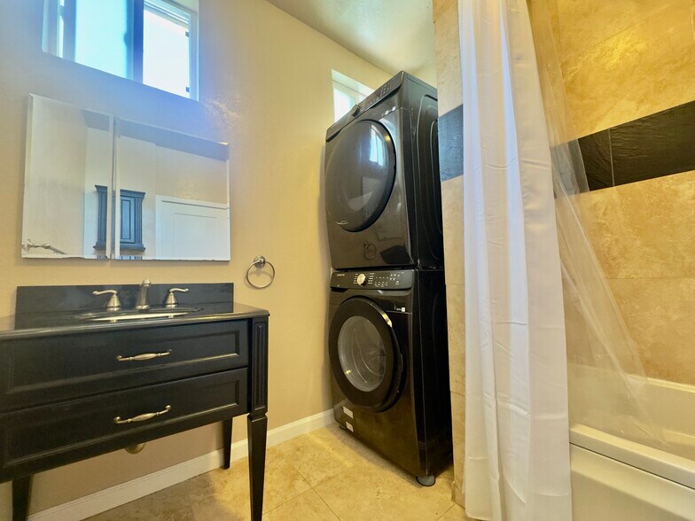 Building Photo - 2615 Maxwell Ave