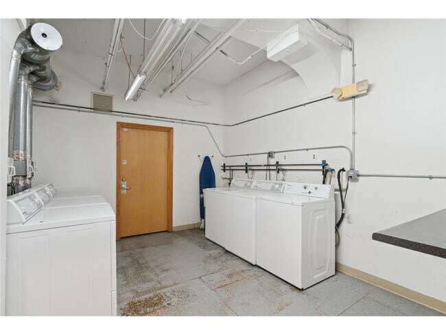 Building Photo - 488 Wabasha St N