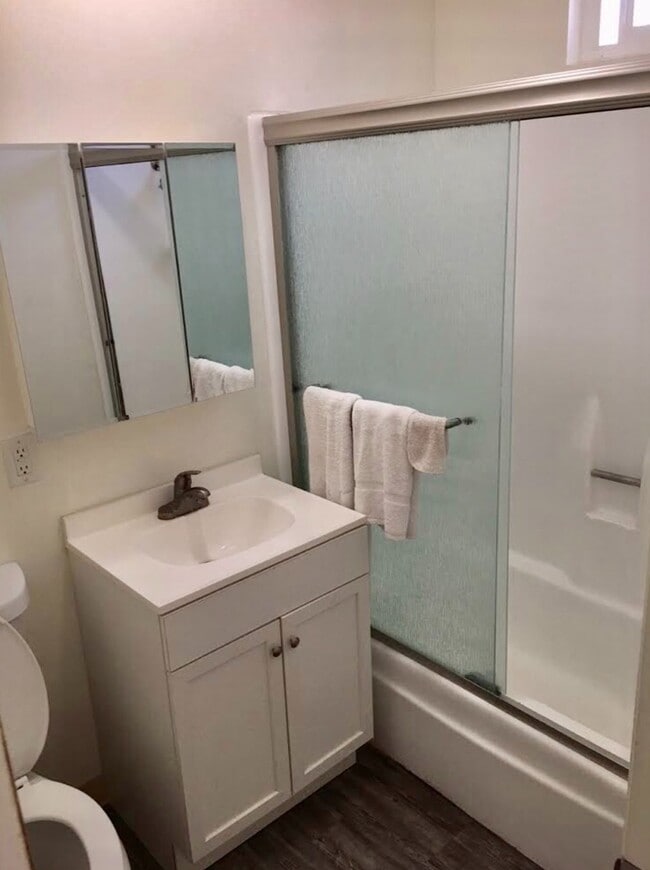 Building Photo - Gorgeous 1 bedroom  1 bath