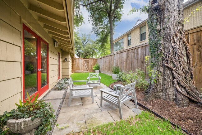 Building Photo - 1802 Lexington St