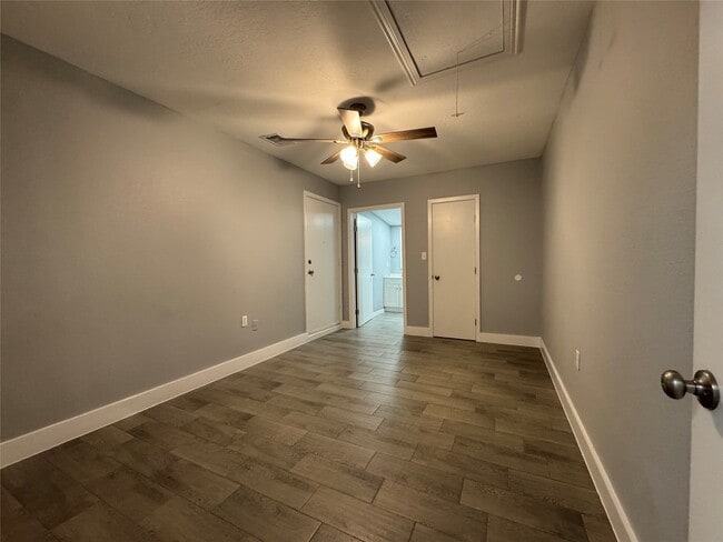 Building Photo - 514 Bertloma St