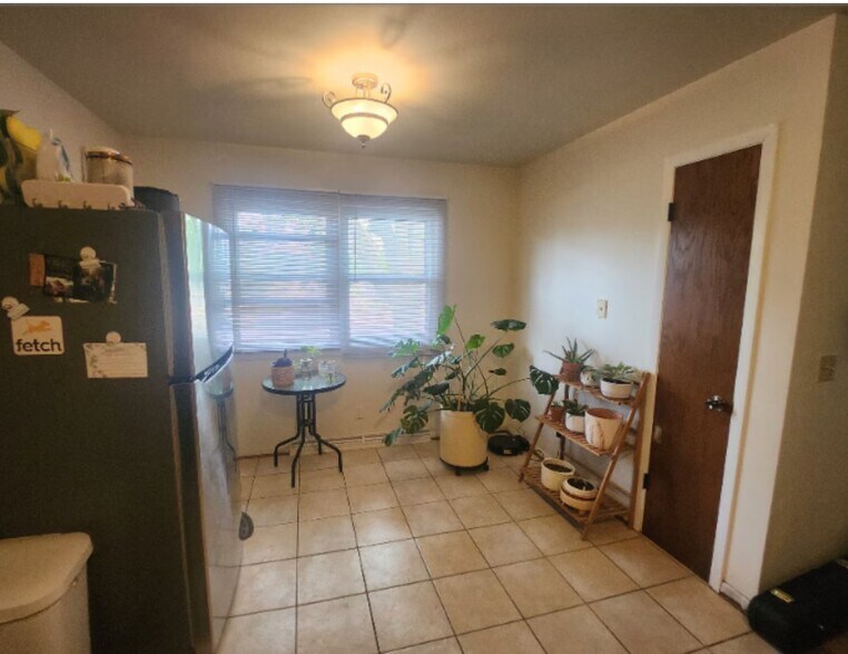 Building Photo - 1305 Buena Vista Dr