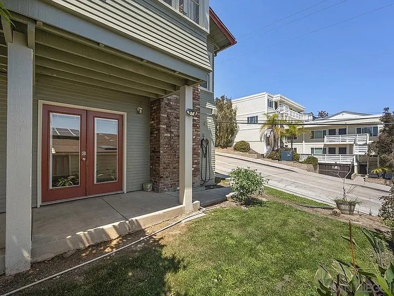 Building Photo - 1821 Cypress Ave