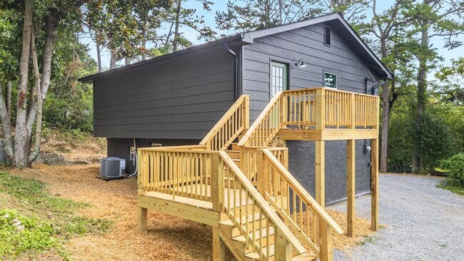 Building Photo - 932 Hurtt Rd