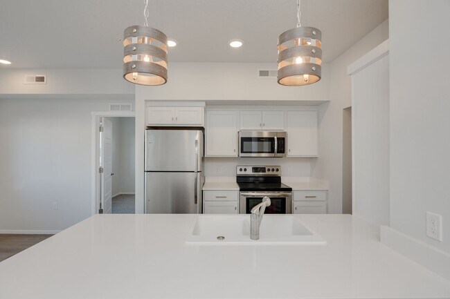 Building Photo - Experience Caldwell Living: Beautiful BRAND NEW 3 Bedroom Apartments!