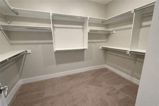 Building Photo - 2202 NE Steinbeck Dr