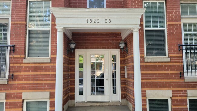 Building Photo - 1822 N Sheffield Ave