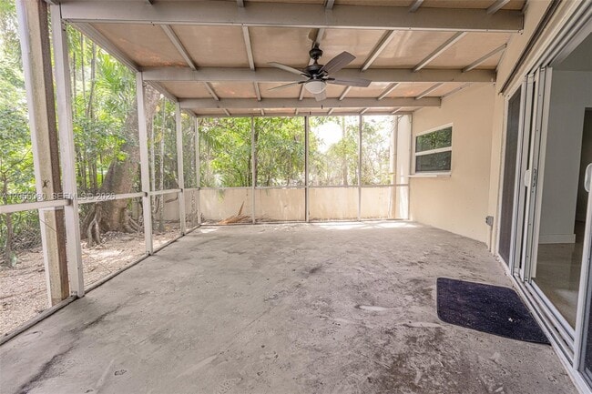 Building Photo - 580 University Dr