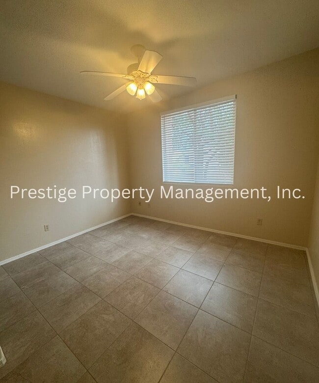 Building Photo - Stunning 3-bedroom 2-bathroom home in a ga...