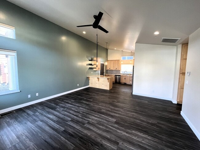 Building Photo - Senior Living Community (55+) - Built In 2021 - High End 2/2 Home With Full Access To Onsite Recr...