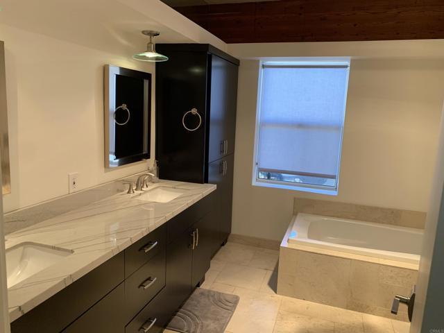 Building Photo - 605 Bonair Pl