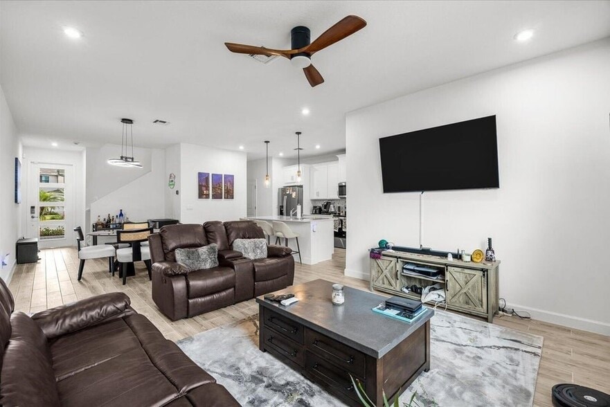 Building Photo - 14042 SW Thorens Dr