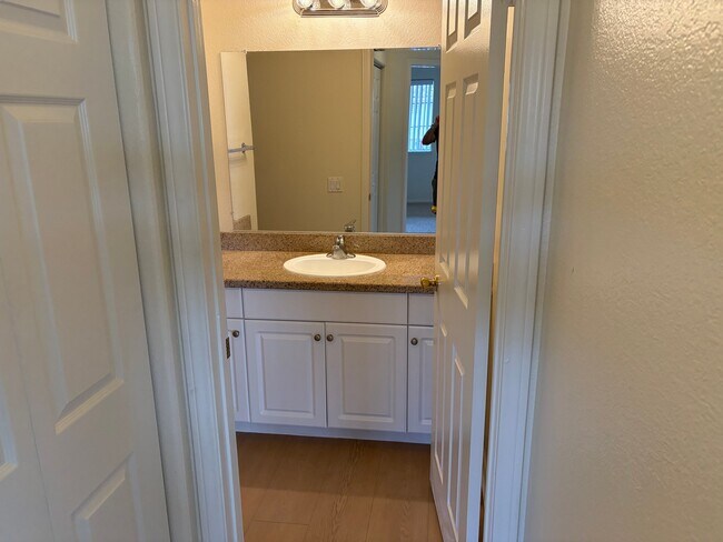 Building Photo - 3553 Paseo de Francisco