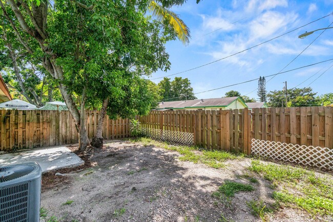 Building Photo - 4867 Gulfstream Rd