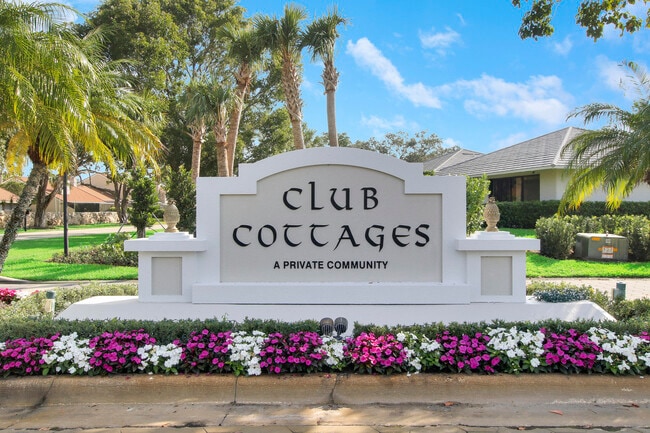 Building Photo - 909 Club Dr