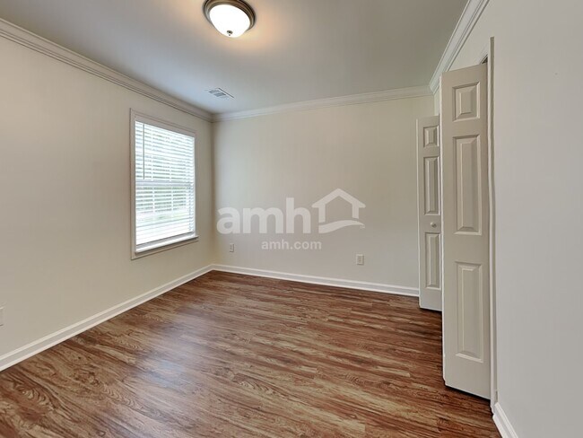 Building Photo - 22 Willow Bend Dr