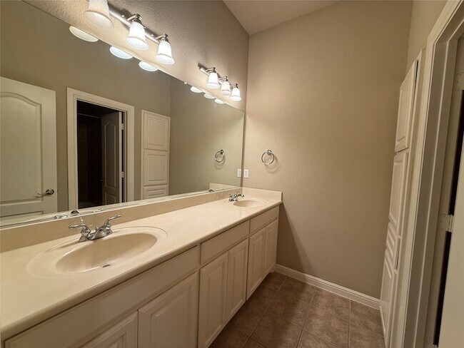 Building Photo - 8501 Layna Ct