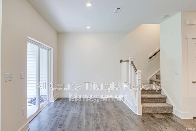 Building Photo - 6943 Doddridge Ln