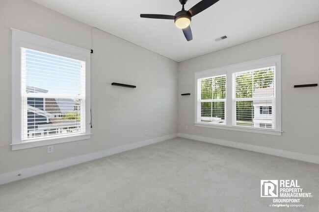 Building Photo - 236 Oak View Way