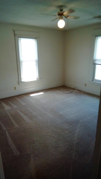 Building Photo - 106 Vine St