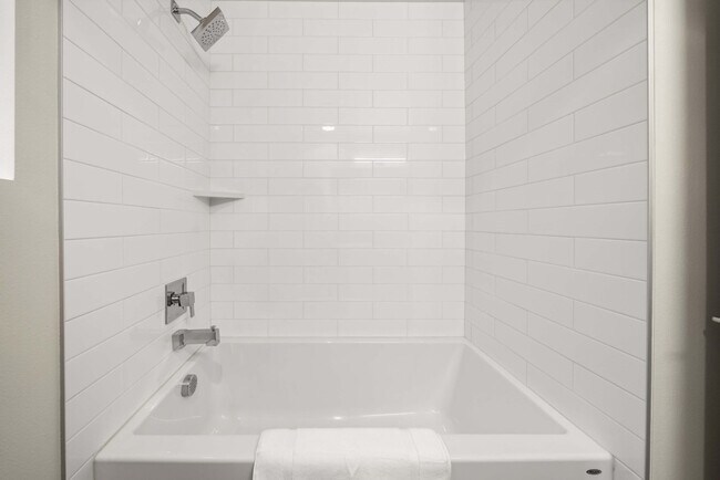 Building Photo - 5210b Brooklyn Ave NE