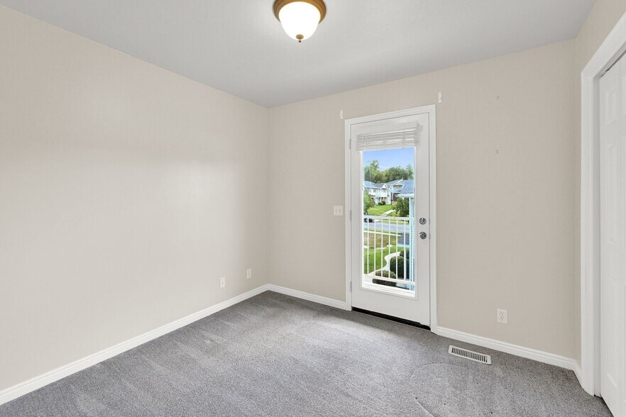 Building Photo - 3117 Van Buren Ave
