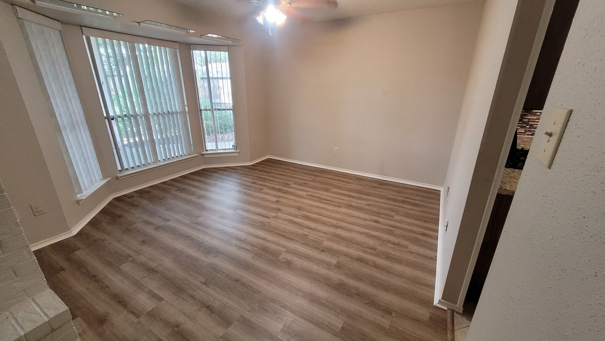 Building Photo - 2220 Castle Dr