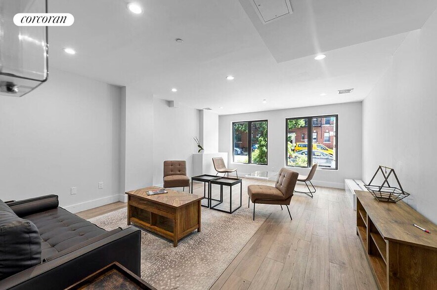 Building Photo - 30-82 Crescent Street 7B