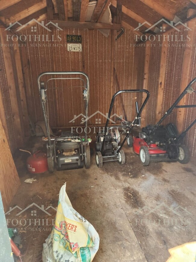 Building Photo - 3-Bedroom Home with Fresh Updates and Fenc...