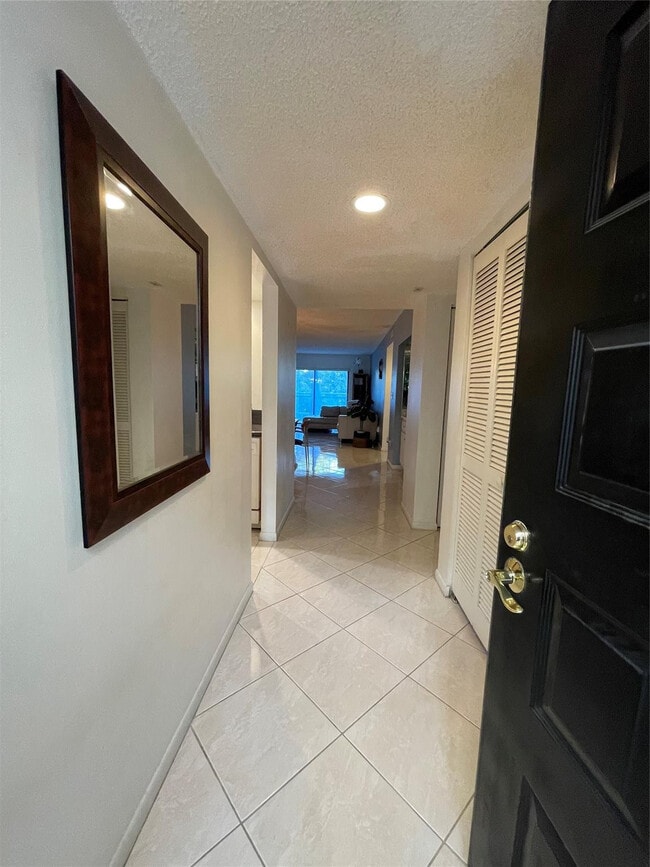 Building Photo - 16141 Blatt Blvd