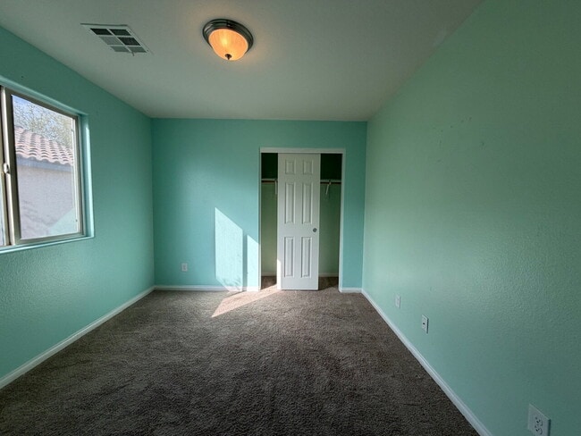 Building Photo - 4 BED 2.5 BATH 2 CAR GARAGE SINGLE FAMILY HOME W/ FULLY LANDSCAPED BACKYARD. THIS WAS FORMER MODE...