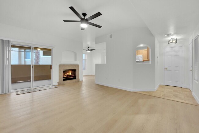 Building Photo - Experience Las Vegas in style and comfort with this beautiful first-floor 3-bedroom condo