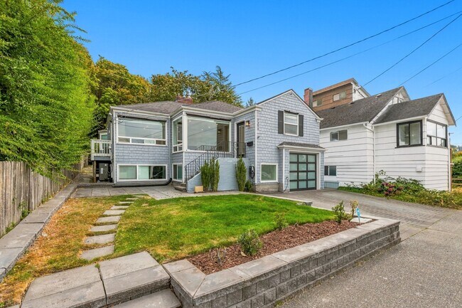 Building Photo - 5306 Beach Dr SW