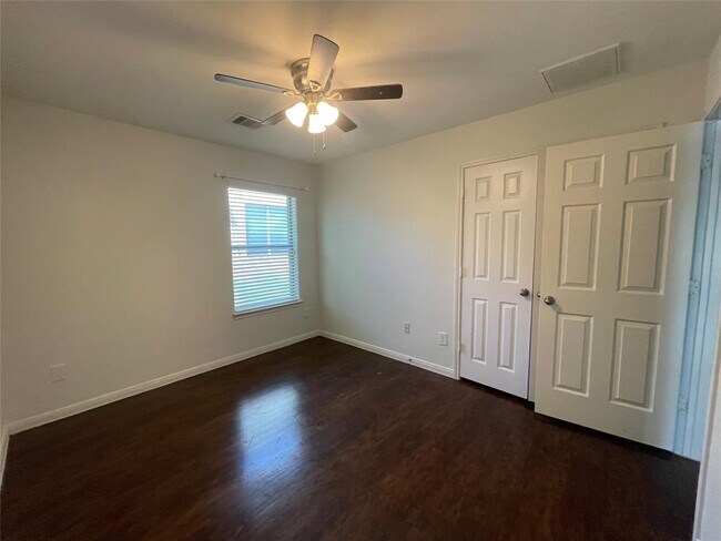 Building Photo - 13429 Raintree Dr