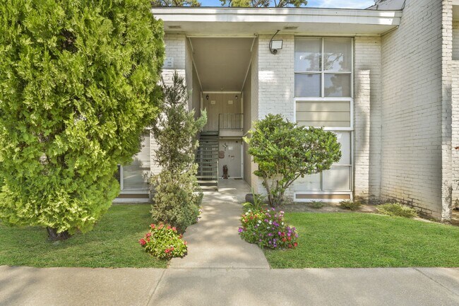 Building Photo - 1950 Spenwick Dr