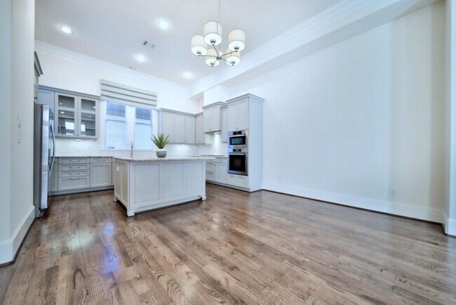 Building Photo - 3913 Gramercy St