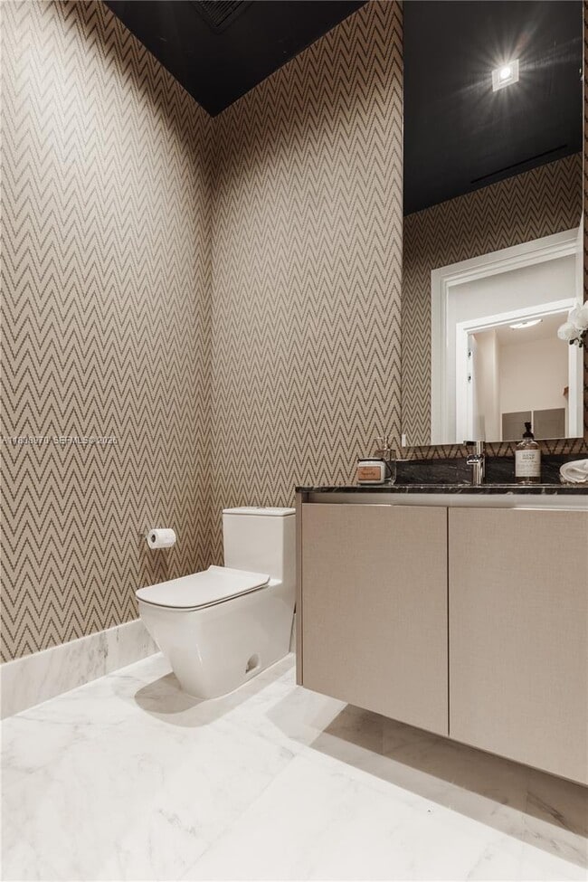 Building Photo - 17141 Collins Ave